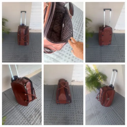 Mala de viagem tipo bolsa em couro sintético.