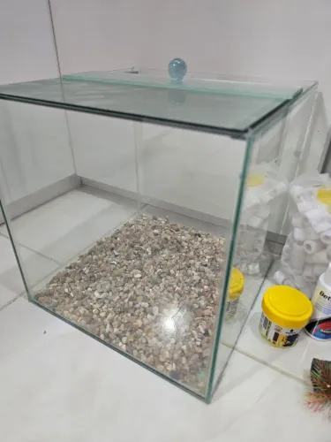 Vendo aquário com acessórios