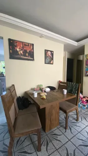 Mesa com 4 cadeiras