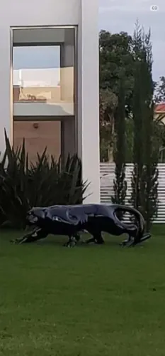 Escultura Jaguar Attaccare marca Geniali