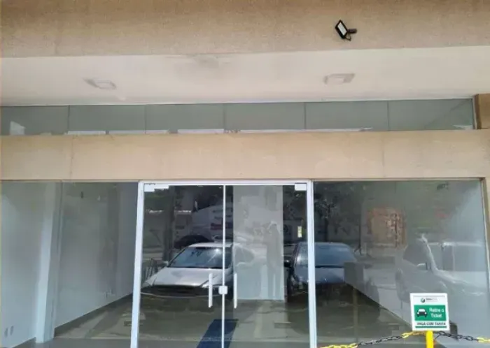 Sala comercial/ 150 m²/ 2 Wc´s/ 5 Vagas/ À 10 min. do Centro/ Aluguel 6.900