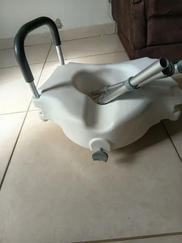 Acento de vaso pra pessoas com problema no quadril