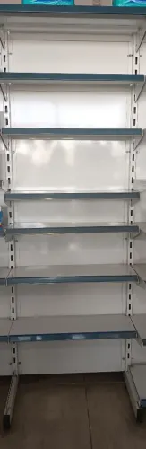 Prateleiras de aço, bancada e expositores