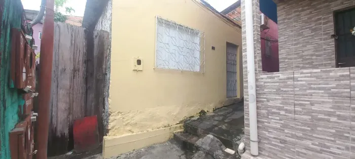 Vende-se casa no japiim