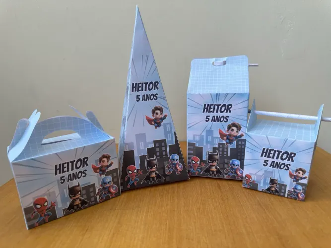Kit lembrancinha pegue e monte de aniversário Super Heróis.