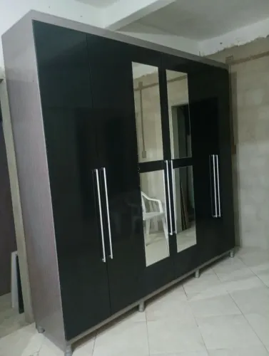 Vendo guarda-roupa 100% MDF no valor de r$ 1000 com entrega e montagem