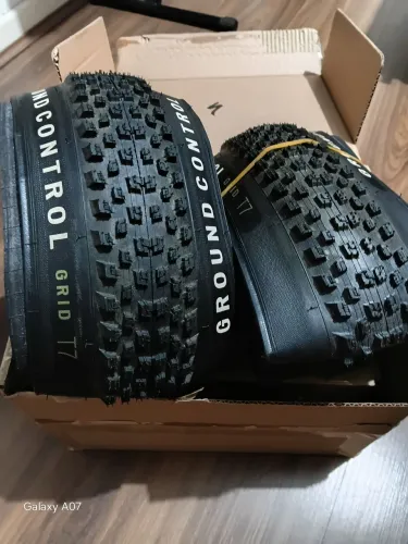 Par de Pneus Specialized Ground Control Grid T7 29x2.35 novos