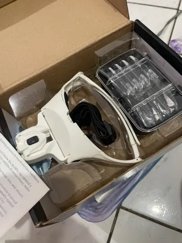 Óculos com lente de aumento 