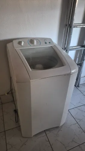 Maquina de lavar 9kg Electrolux funcionando