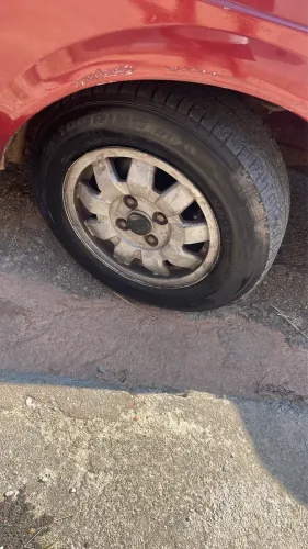 Vendo rodas tijolinho aro 13, com pneus