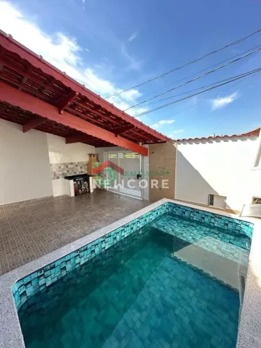 Casa em Avenida Vera Stella - Vera Cruz - Mongaguá/SP