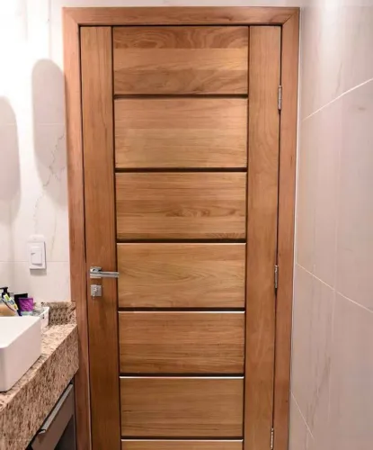 Instalação de porta instalamos e fazemos o acabamento serviço completo 