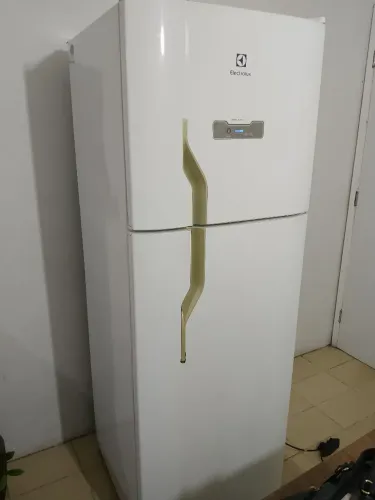 GELADEIRA ELETROLUX 371L