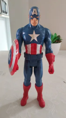 Capitão América (Captain America) da linha Titan Hero Series da Hasbro