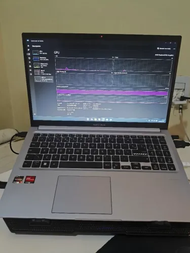 Asus vivobook Ryzen 5 8gb 256 G