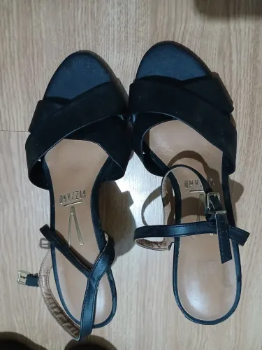 SANDÁLIA PRETA VIZZANO COM DETALHE( LEIA A DESCRIÇÃO)