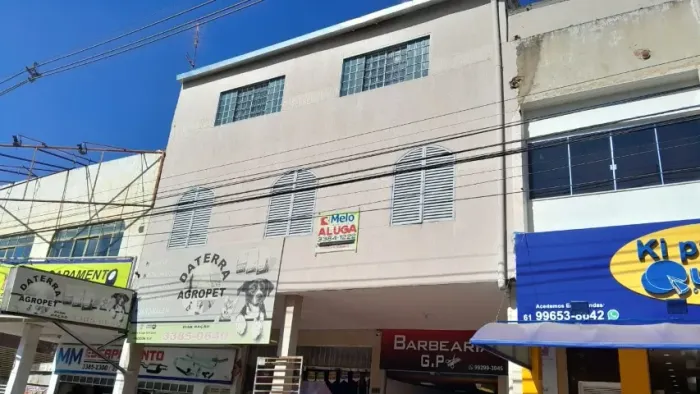 Sala comercial com 3 cômodos e banheiro privativo - Comercial da 18, Setor Leste.