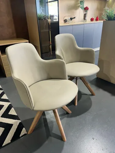 Conjunto de poltrona giratória