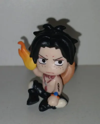 BONECO MINIATURA ONE PIECE PORTGAS D ACE MINI