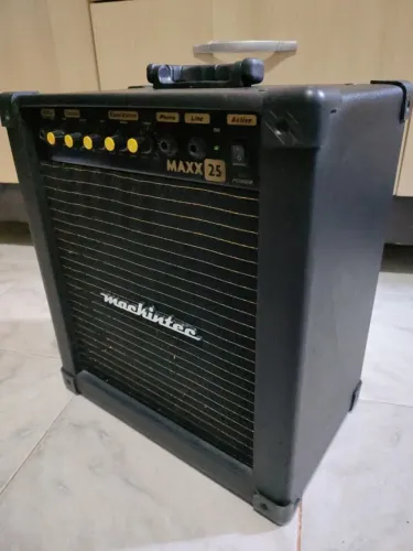 Cubo Amplificador para Guitarra Mackintec Maxx 25 (25W RMS) Preto