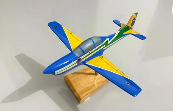 Miniatura Embraer Avião Super Tucano A-29 Esquadrilha da Fumaça 15cm - Muito Lindo!!