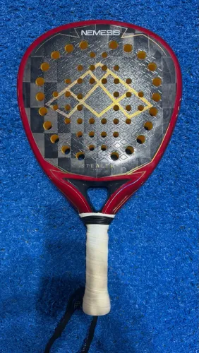 Raquete de padel stealth nemesis usada 5 jogos