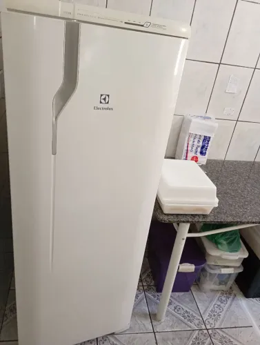 Geladeira Eletrolux RFE 39 (Tem uns 15 anos aqui comigo)