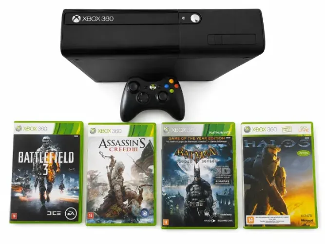 XBOX 360 SUPER SLIM + 4 JOGOS ORIGINAIS + CONTROLE ORIGINAL