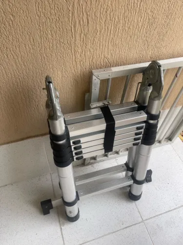 Escada telescópica articulada multifuncional dupla