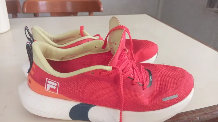 Tenis corrida com placa kr7