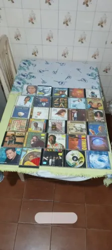 ? COLEÇÃO DE CDs MUSICAIS - VARIADOS ESTILOS