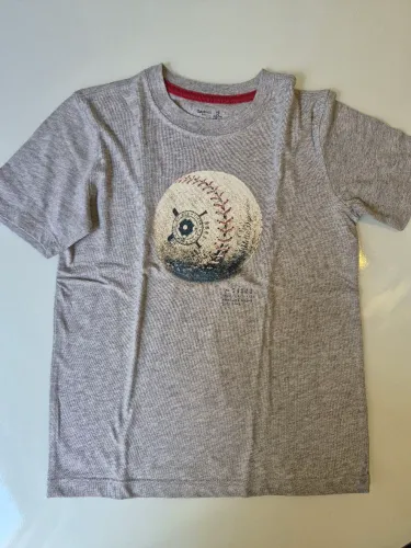kit de 4 camisas  de marca 6 anos