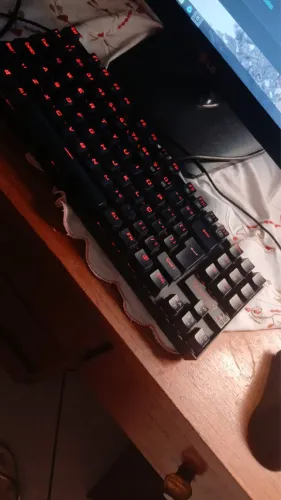 Vende se teclado redragon + controle ps4