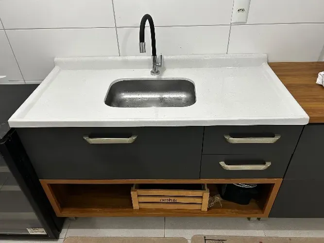 Conjunto Balcão 1 portal basculante e 2 gavetas 1,20m, freixo e grafite - Pia para cozinha