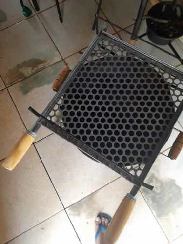 churrasqueira botijão + conjunto novo de facas e um kit limpador de grelha