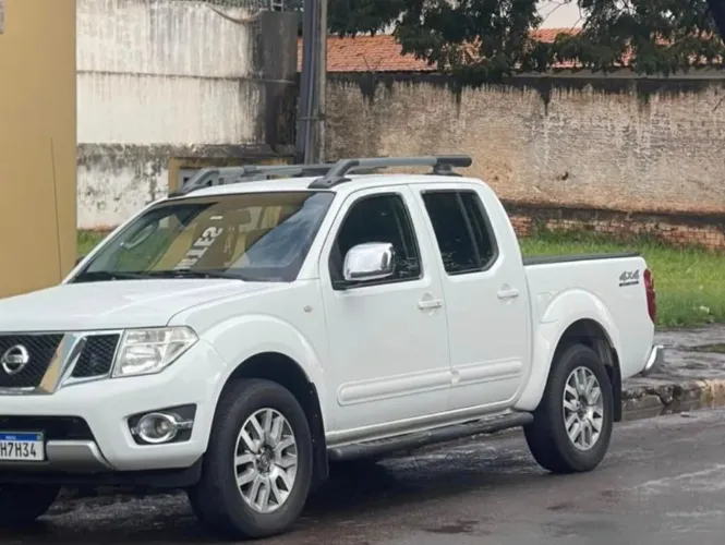 Nissan Frontier SL CD 4X4 2.5tb Diesel AUT 2014