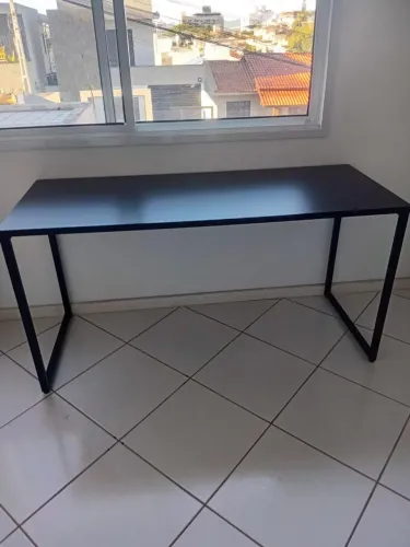 Mesa de escritório estilo industrial 