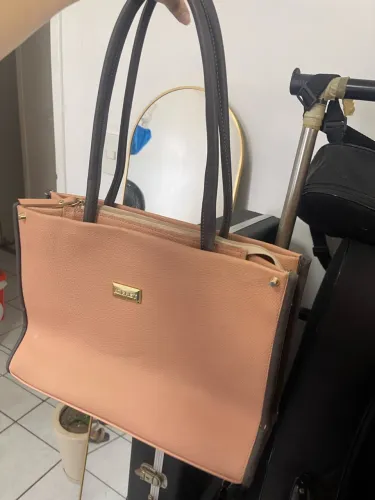 Bolsa azeret super linda e espaçosa pra faculdade 
