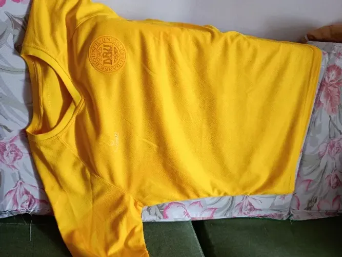 DINAMARCA CAMISA OFICIAL AMARELA COPA 2022.