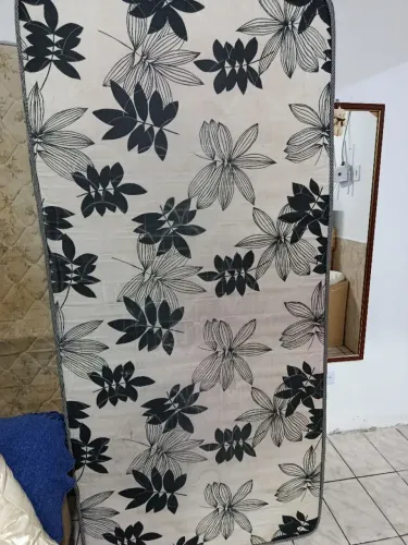 Colchão de solteiro D33 usado