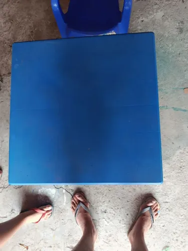 Conjunto de mesa e cadeira de criança