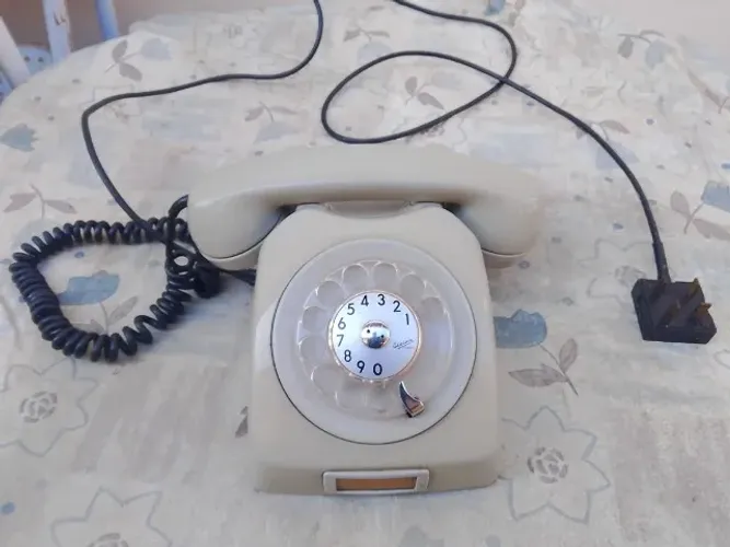 Telefone antigo (para colecionadores - não funciona))