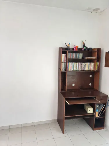 Escrivaninha estante