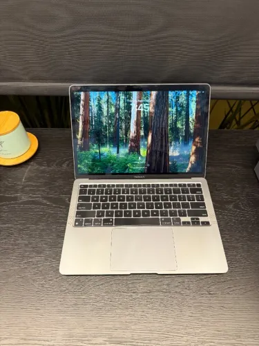 MacBook Air M1 8GB RAM / 256GB SSD