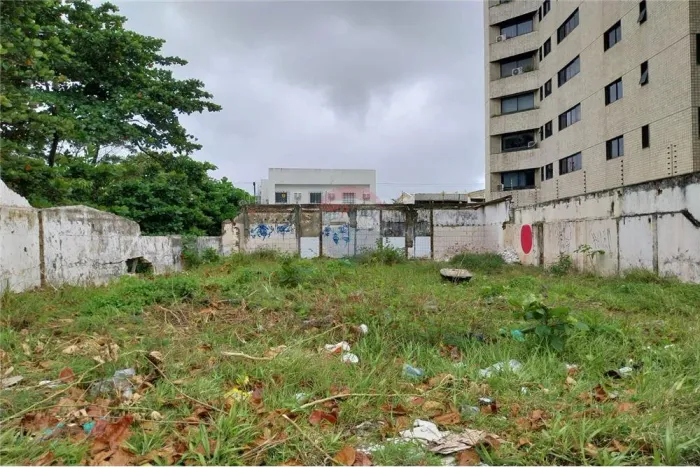 Terreno localizado do coração da Beira Mar de Piedade