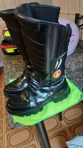 Bota de Bombeiro +Luva impermeável + Capacete EBF Todos seminovos aceito cartão e Parcelo
