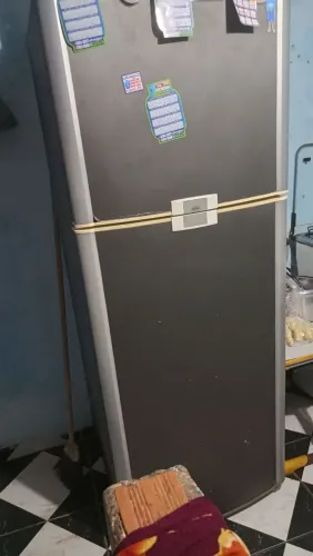 Vendo geladeira toda boa