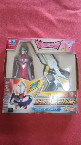 Boneco ultraman toga.