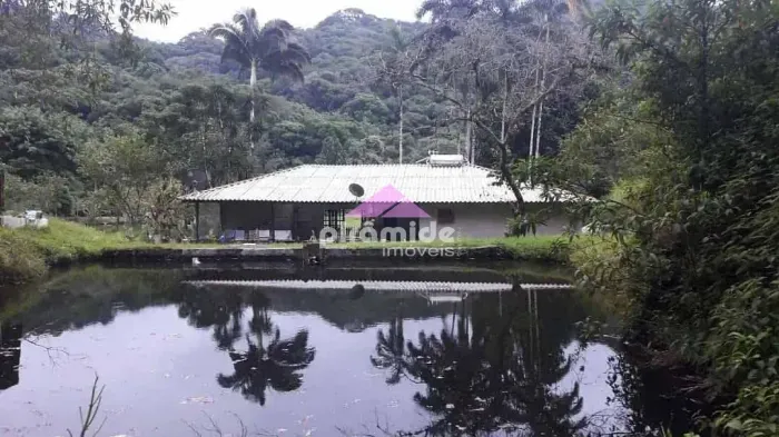 Sítio com 6 dormitórios à venda, 242000 m² por R$ 1.500.000,00 - Horto Florestal - Ubatuba