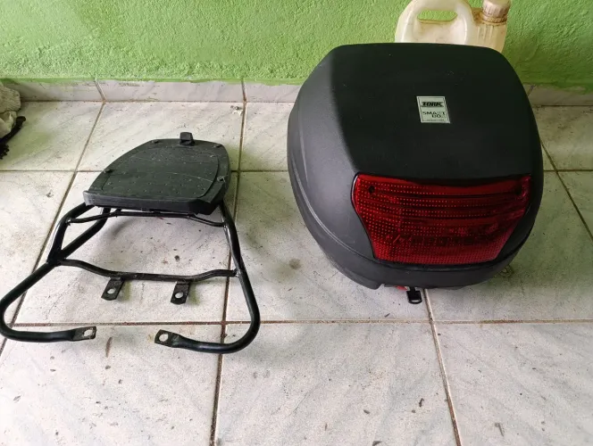 Baú 28 litros com bagageiro 